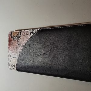 BUXTON NWT Card Holder